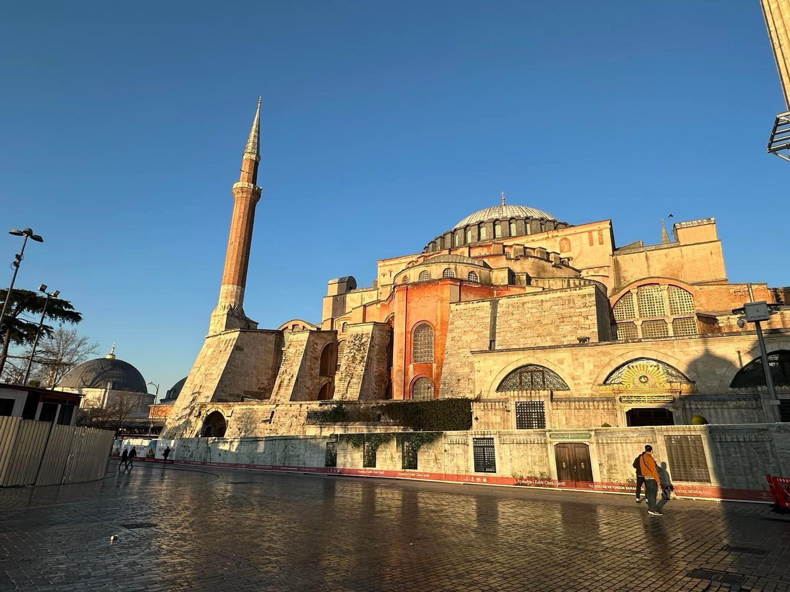 Fachada de Santa Sofia na luz dourada do fim de tarde, Istambul