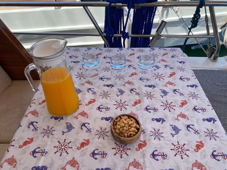 Boas-vindas a bordo — suco e petiscos